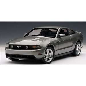   Mustang GT Sterling Grey Metallic 1/18 by Autoart 72911 Toys & Games