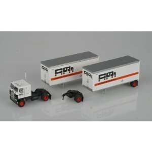  HO RTR Freightliner w/2 28 Trailers, CME Toys & Games
