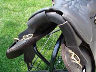 COMES WITH A PAIR OF ENGLISH LEATHERS AND STIRRUPS WITH THIS SADDLE.
