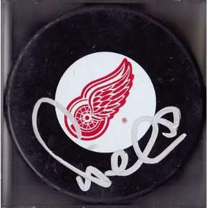  Autographed Valtteri Filppula Puck   Autographed NHL Pucks 
