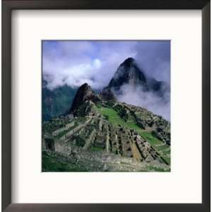  Machu Picchu Overlooking the Sacred Urubamba River Valley 