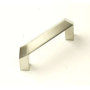   Europe Venus 64mm Die Cast Zinc Handle Pull from the Venus Collection