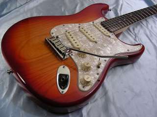 2005 Fender American Deluxe Stratocaster USA Strat Cherry Sunburst W 