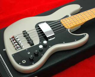   Fender ® Marcus Miller Jazz Bass, J Bass, V, Shoreline Gold  