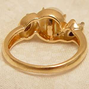 This estate ring is in great condition, and will make an excellent 