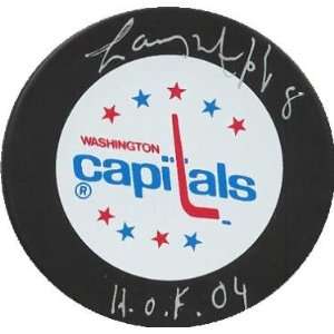 Larry Murphy Autographed Hockey Puck   )  Sports 