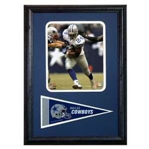  Dallas Cowboys Tiki Barber Photograph with Team Pennant in 