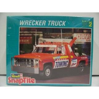 6393 Revell Larrys Towing Wrecker Truck Snap Tite 1/25 Scale Plastic 