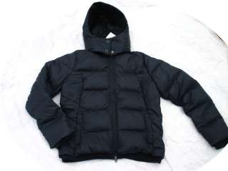 Warm with a sporty edge, this Nike Womens Down Coat is a classic 
