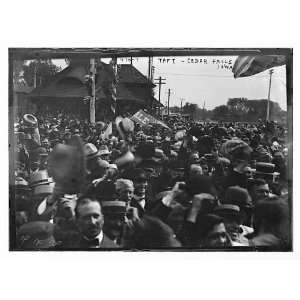    Crowd for Taft at railroad station,Cedar Falls,Iowa