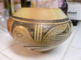 EARLY 20TH C SOUTHWEST INDIAN PUEBLO POTTERY JAR BEAUTIFULLY DECORATED 