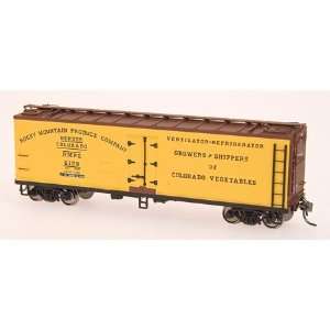  HO RTR Wood Reefer, Rocky Mountain Produce Toys & Games