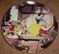   DISNEYS SNOW WHITE AND SEVEN DWARFS LIMITED EDITION COLLECTORS PLATE