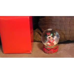  Disney Mickey Mouse 2008 Christmas Snowglobe from JC 