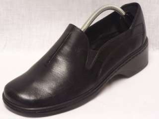 MINT Clarks Basic Black Comfort Sole Loafers sz 7.5 M  