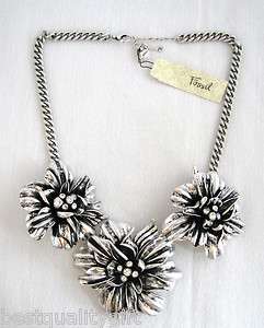   BLOSSOMS SILVER TONE FLOWER NECKLACE WITH CRYSTAL ACCENT NEW JA4110040