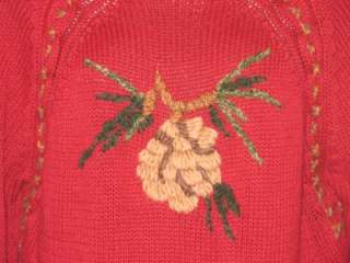 RAGLAN SLEEVES AND WOOL ACCENT STITCHING. PINE CONE MOTIF. NICE WINTER 
