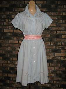   50s PRETTY BLUE FLORAL EMBROIDERED COTTON SHIRT DAY DRESS LUCY / M L