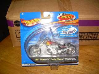 Hot Wheels Moto Twin Flame Motorcycle bike 1/18 NEW diecast  