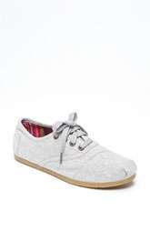 TOMS Camden Cordones Sneaker (Women) $73.95