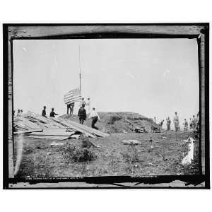  Hoisting the flag at Guantanamo,June 12,1898